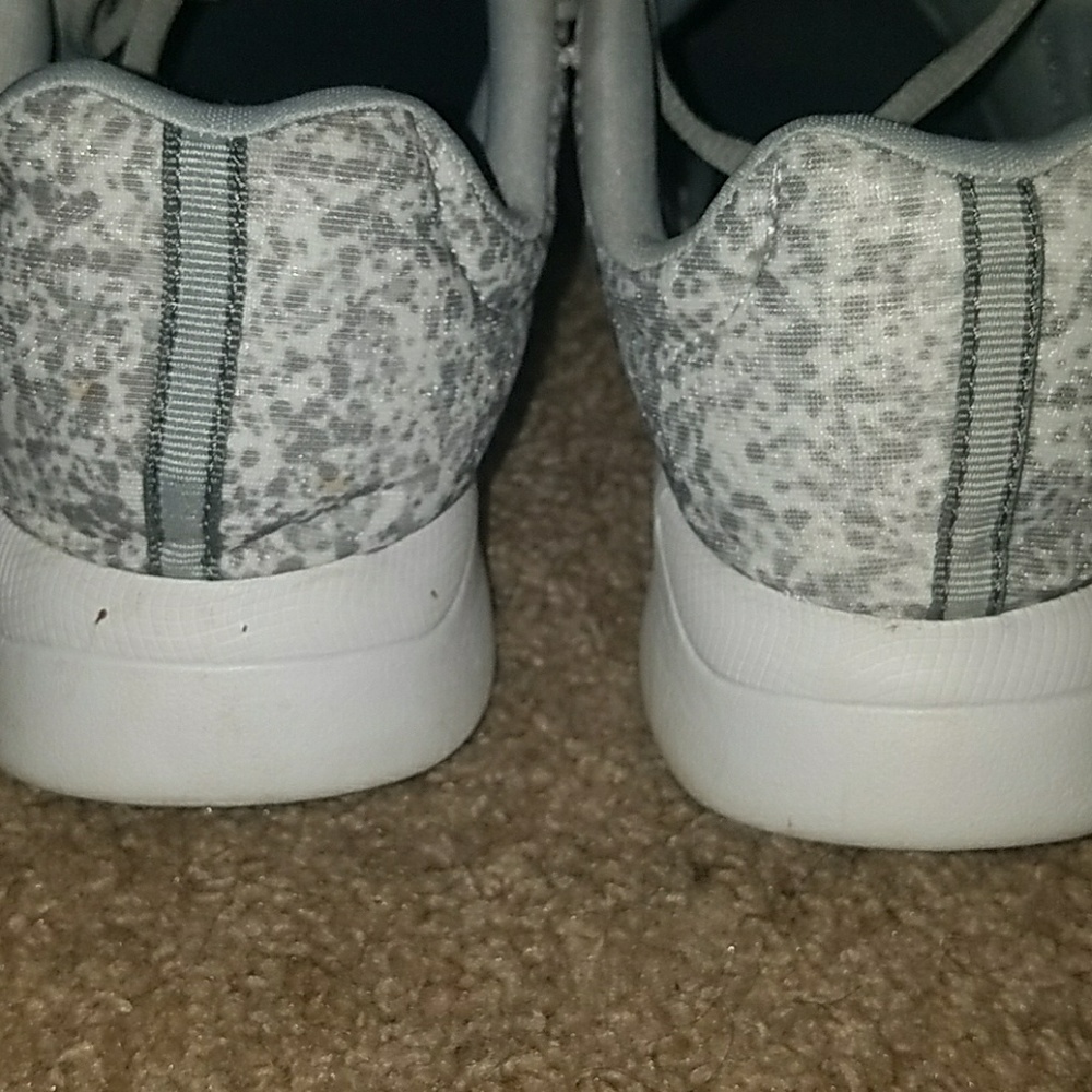 Sneakers - Picture 4 of 4